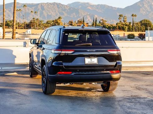 New 2025 Jeep Grand Cherokee Altitude image 7