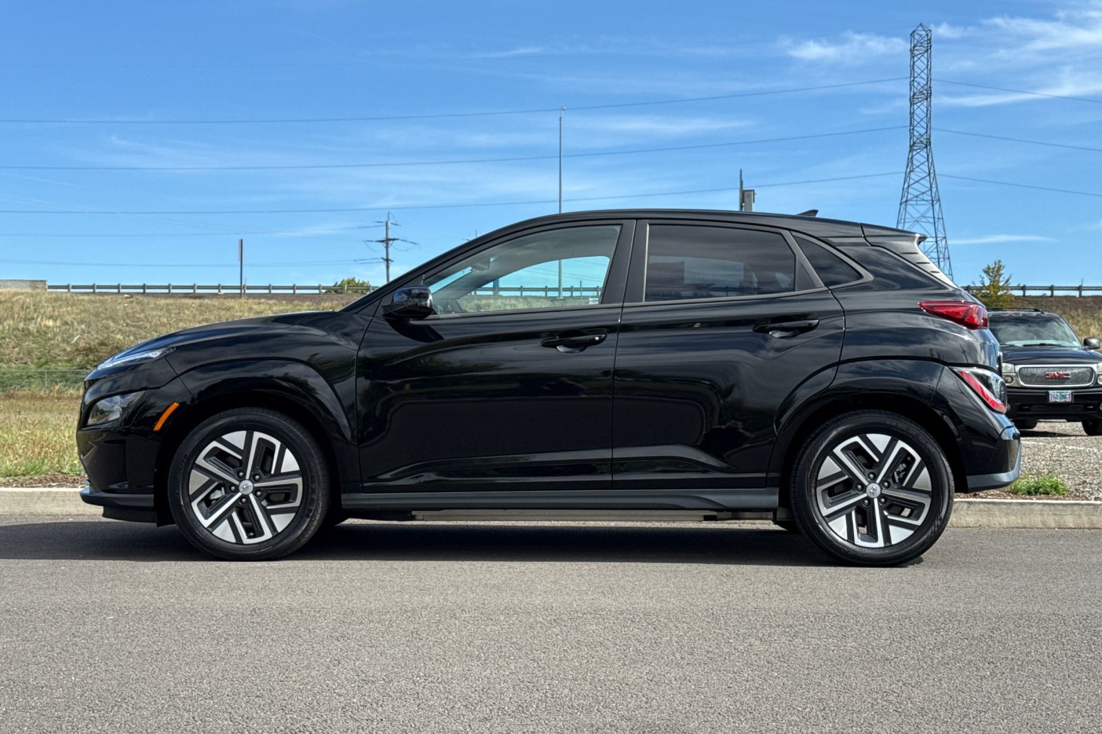 Used 2023 Hyundai Kona SE w/ Cargo Package FWD image 6