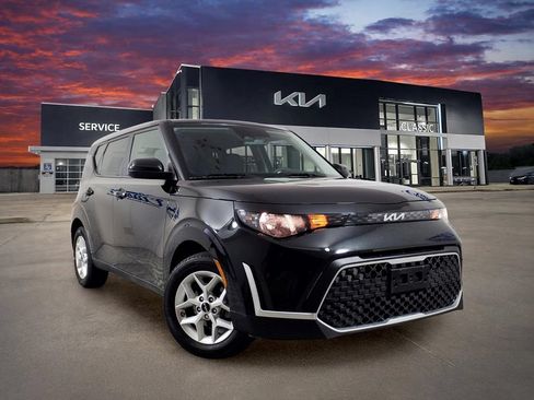 Certified 2025 Kia Soul LX w/ LX Technology Package FWD image 1