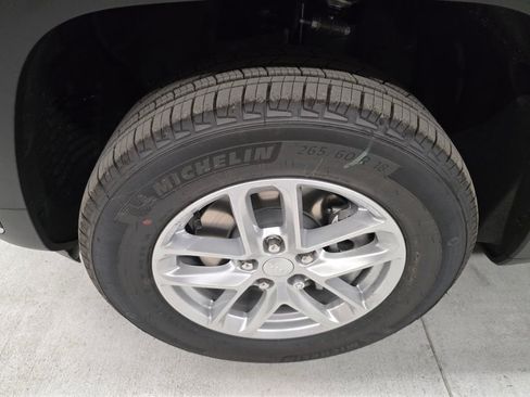 New 2025 Jeep Grand Cherokee L Laredo image 9