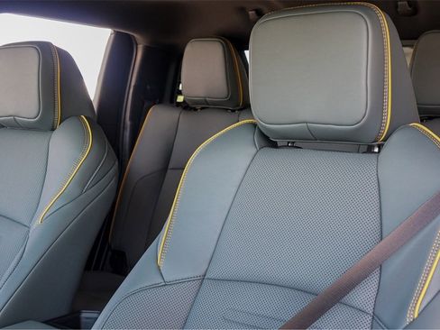 Used 2025 Toyota Tacoma TRD Sport image 11