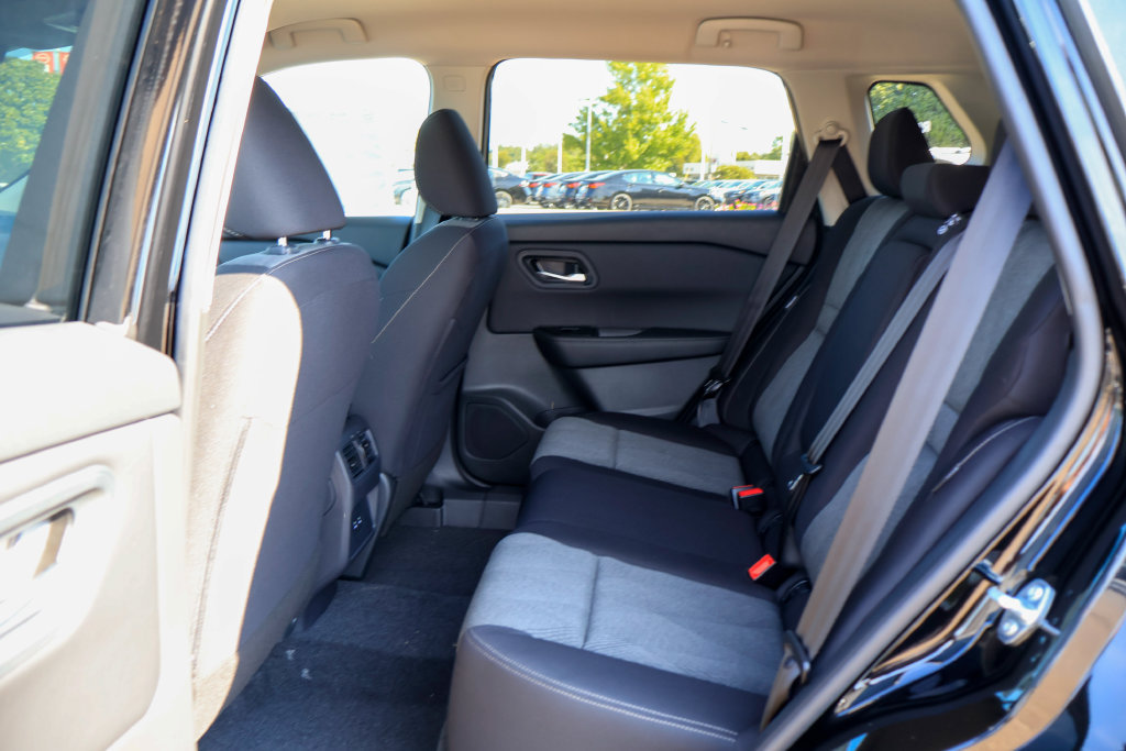 New 2026 Nissan Rogue SV FWD image 8