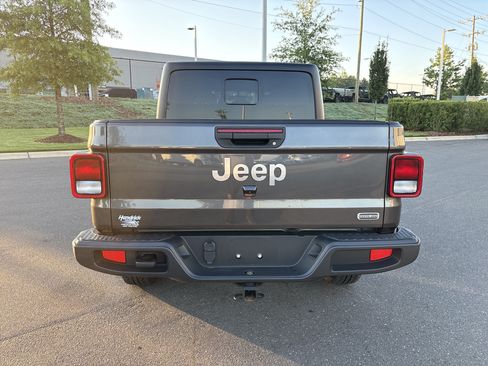 Used 2023 Jeep Gladiator Overland AWD/4WD image 8