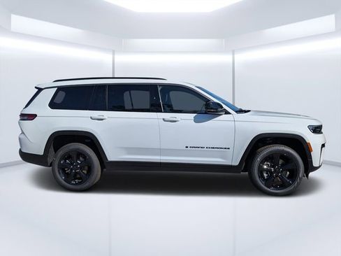 New 2026 Jeep Grand Cherokee L Limited RWD image 2