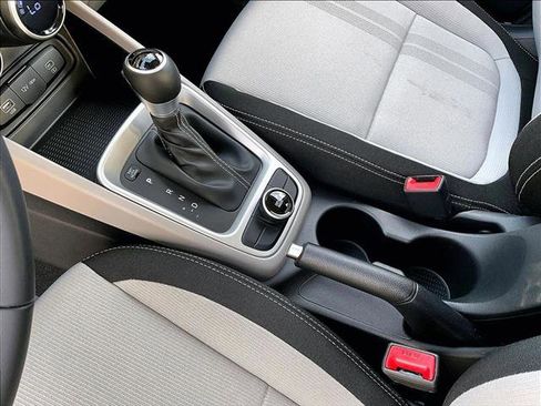 Used 2024 Hyundai Venue SEL image 15