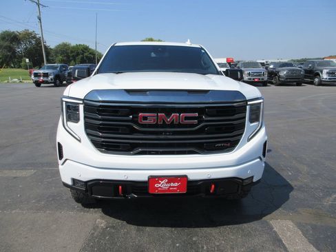 Used 2024 GMC Sierra 1500 AT4 w/ AT4 Premium Package AWD/4WD image 11