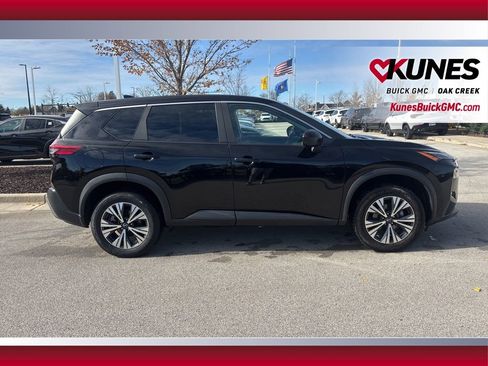 Used 2023 Nissan Rogue SV image 4