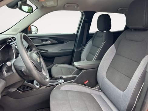 Used 2022 Chevrolet TrailBlazer LT w/ Convenience Package image 9