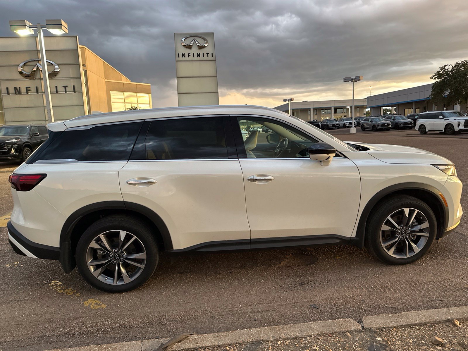 Used 2024 INFINITI QX60 Luxe FWD image 4