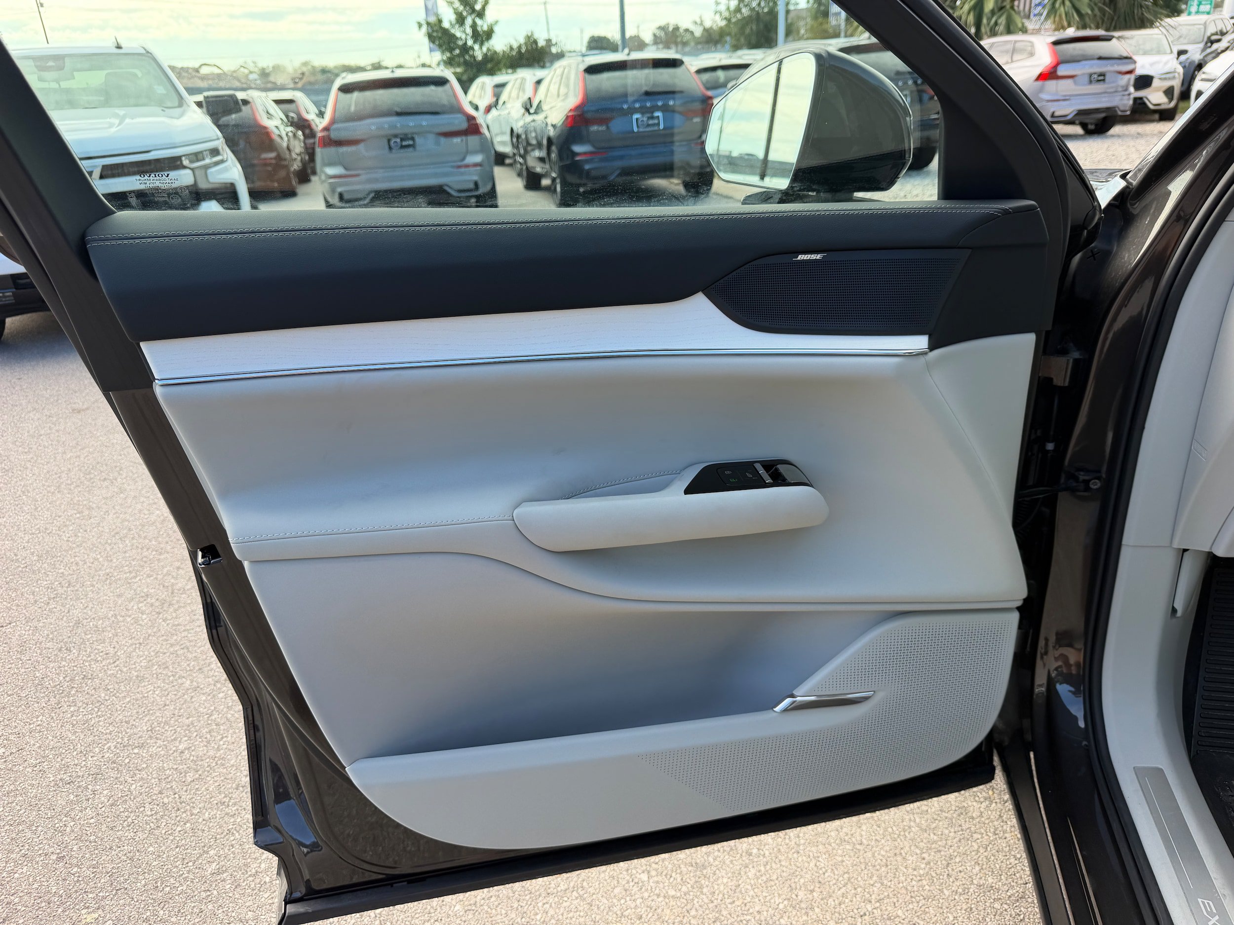 Certified 2025 Volvo EX90 Plus AWD/4WD image 23