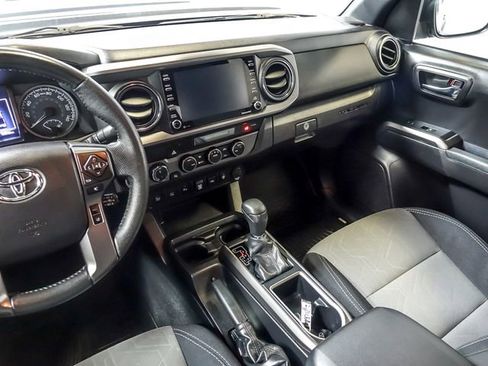 Used 2021 Toyota Tacoma TRD Sport w/ Technology Package AWD/4WD image 17