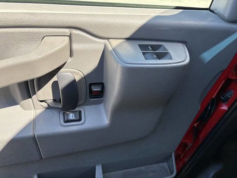 Used 2016 Chevrolet Express 2500 image 8