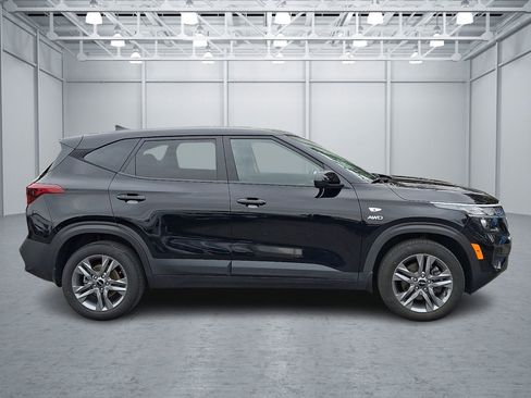 Used 2023 Kia Seltos LX image 6