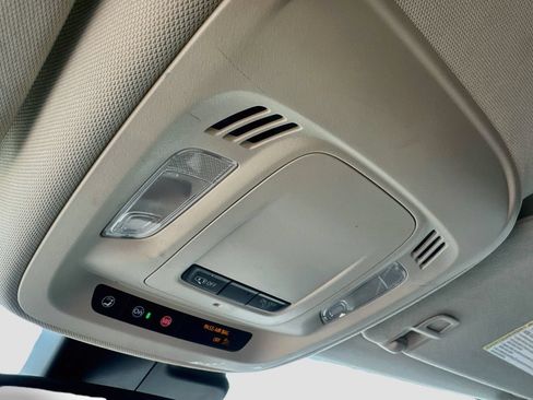Used 2021 Buick Envision Preferred FWD image 17
