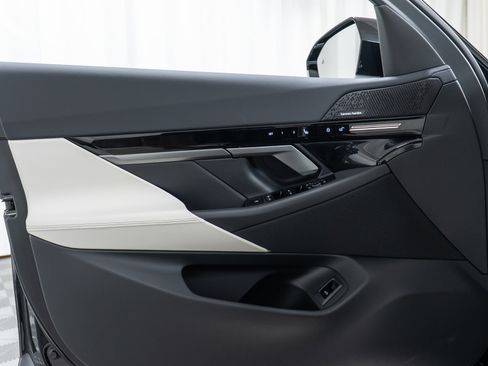 New 2026 BMW 530i xDrive w/ Premium Package image 11