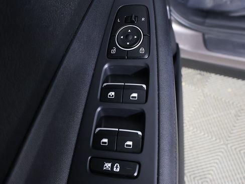 Used 2019 Hyundai Santa Fe SE image 32