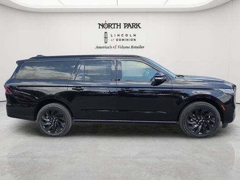 New 2026 Lincoln Navigator L Reserve w/ Jet Appearance Package AWD/4WD image 6