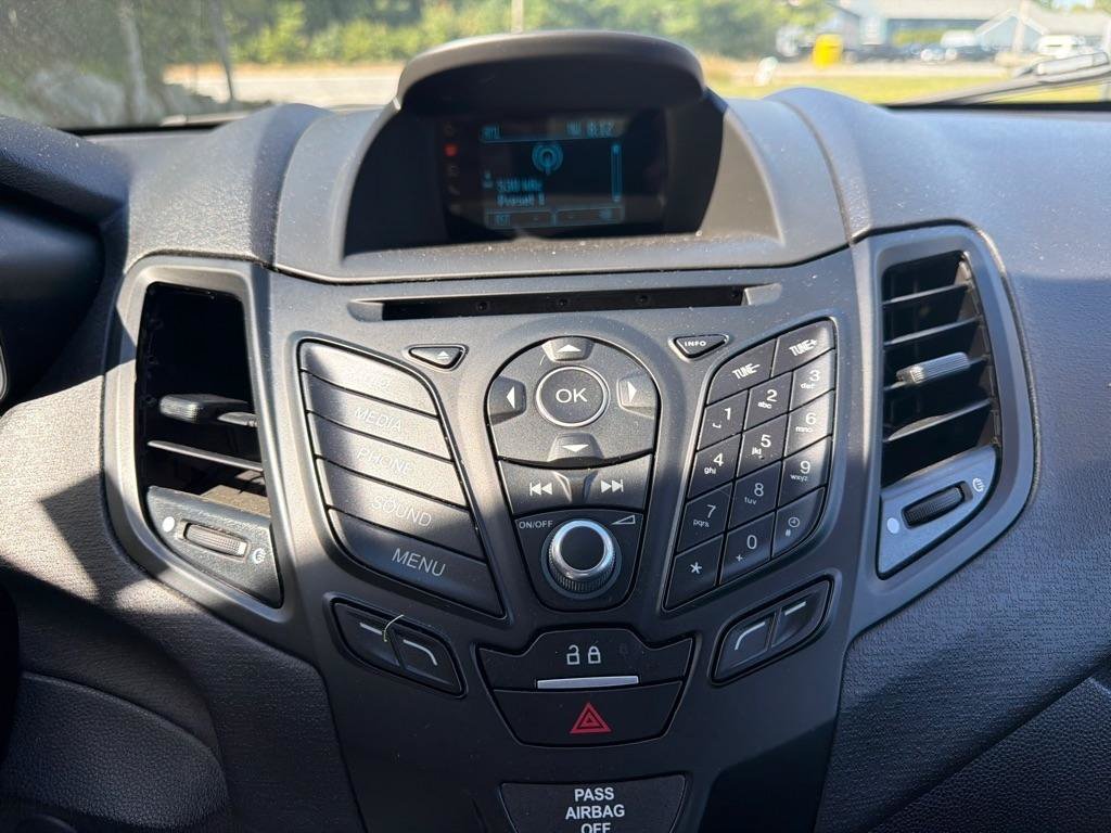 Used 2016 Ford Fiesta SE w/ Cold Weather Package FWD image 16