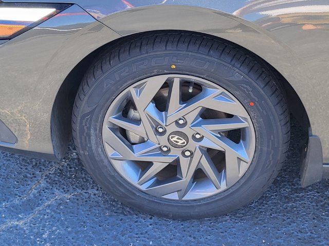 Used 2024 Hyundai Elantra SEL FWD image 8