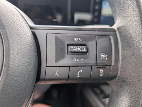 Used 2025 Nissan Kicks SV AWD/4WD image 15