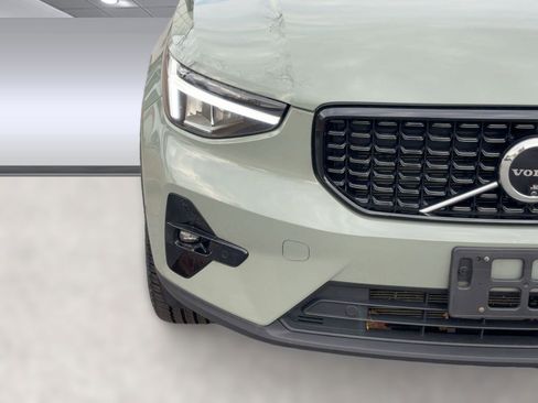 Certified 2024 Volvo XC40 B5 Plus w/ Climate Package image 11