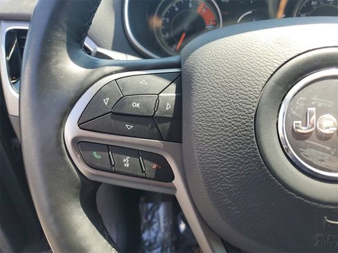 Used 2019 Jeep Cherokee Limited image 28