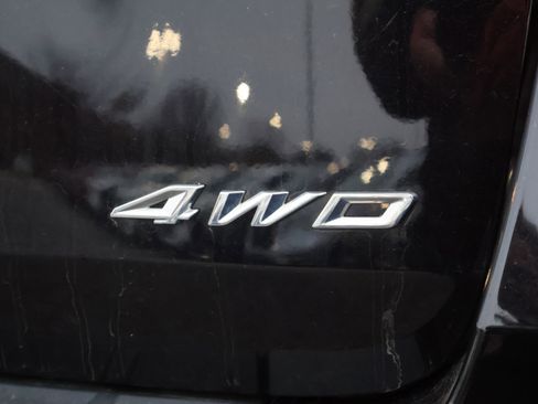 Used 2022 Ford Explorer XLT w/ Equipment Group 202A image 17