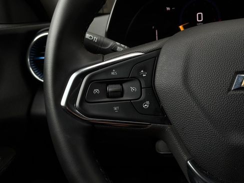 Used 2025 Chevrolet Trax LT w/ LT Convenience Package FWD image 33