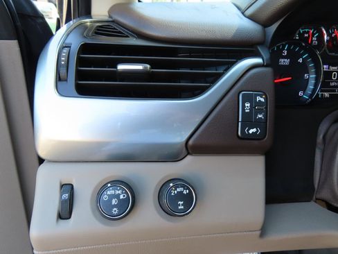 Used 2019 Chevrolet Suburban LT w/ Luxury Package image 34