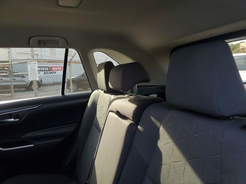 Used 2022 Toyota RAV4 XLE image 10