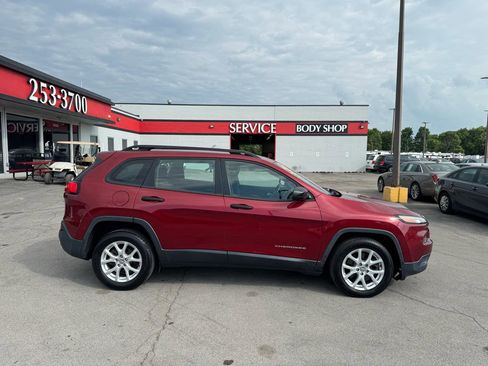 Used 2016 Jeep Cherokee Sport w/ Cold Weather Group FWD image 2