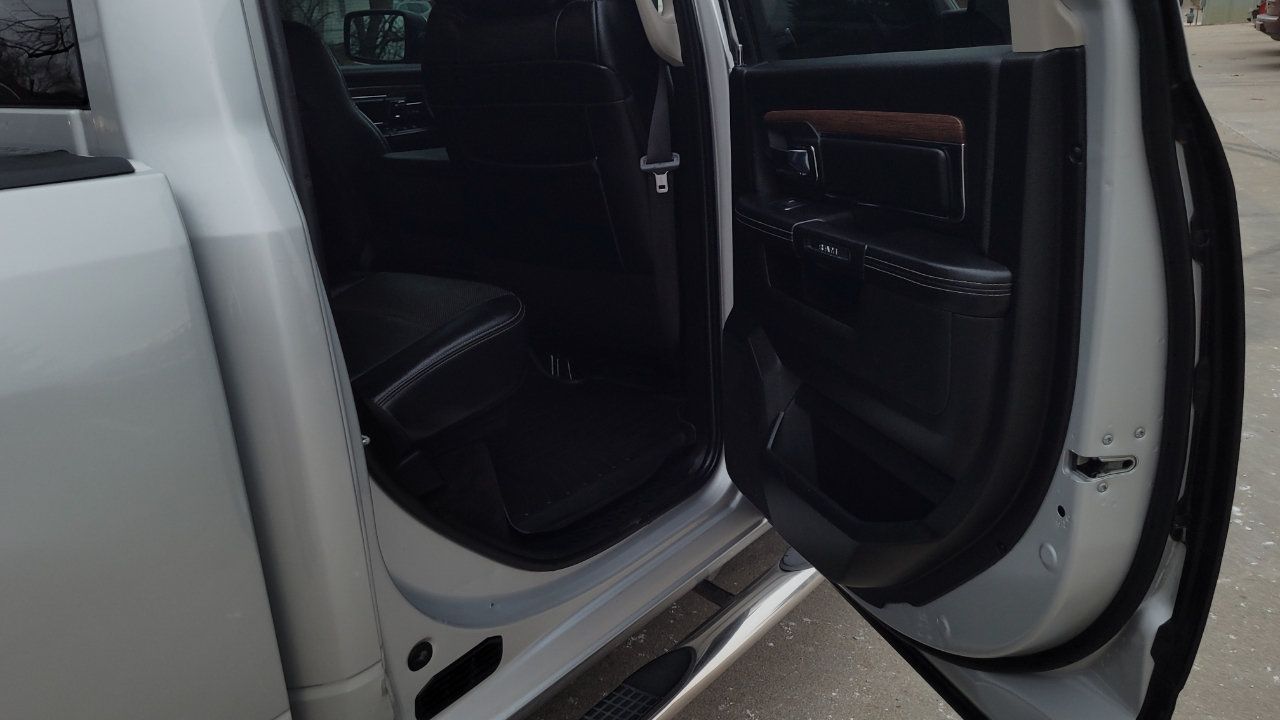 Used 2017 RAM 1500 Laramie AWD/4WD image 45