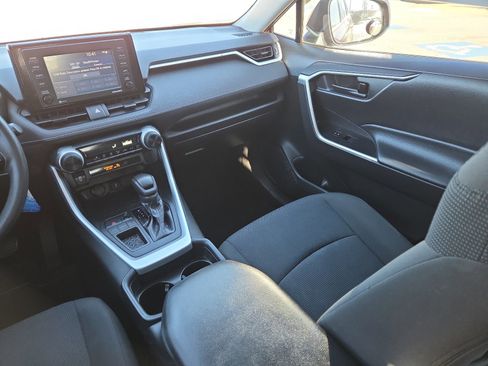 Used 2020 Toyota RAV4 LE image 12