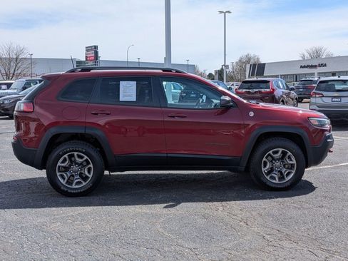 Used 2019 Jeep Cherokee Trailhawk image 4