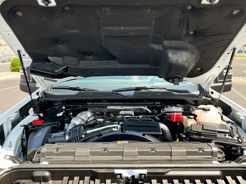 Used 2024 Chevrolet Silverado 2500 ZR2 w/ Technology Package image 17