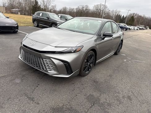 Used 2025 Toyota Camry XSE image 3