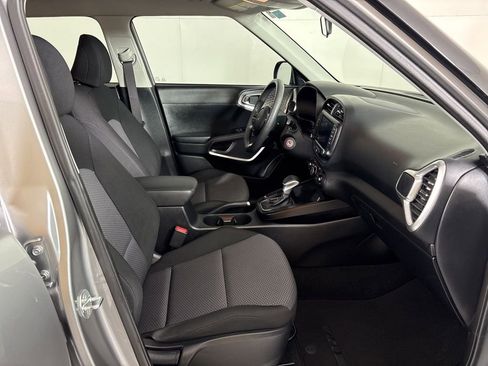 Used 2023 Kia Soul LX w/ Option Group 015 FWD image 18