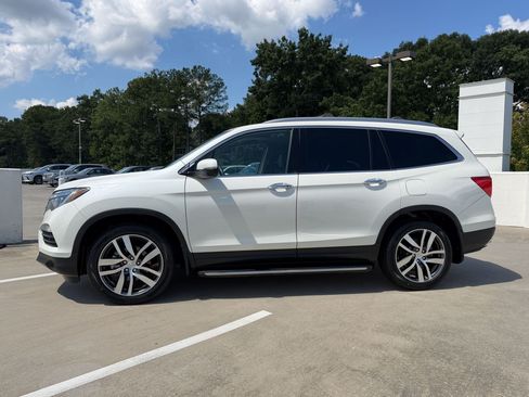 Used 2017 Honda Pilot Elite image 2