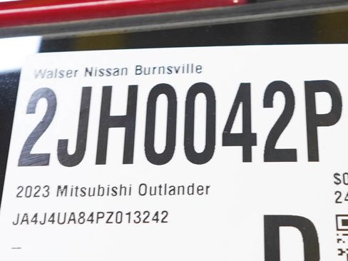 Used 2023 Mitsubishi Outlander SE AWD/4WD image 32