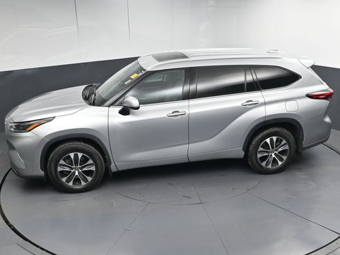 Used 2021 Toyota Highlander XLE image 37