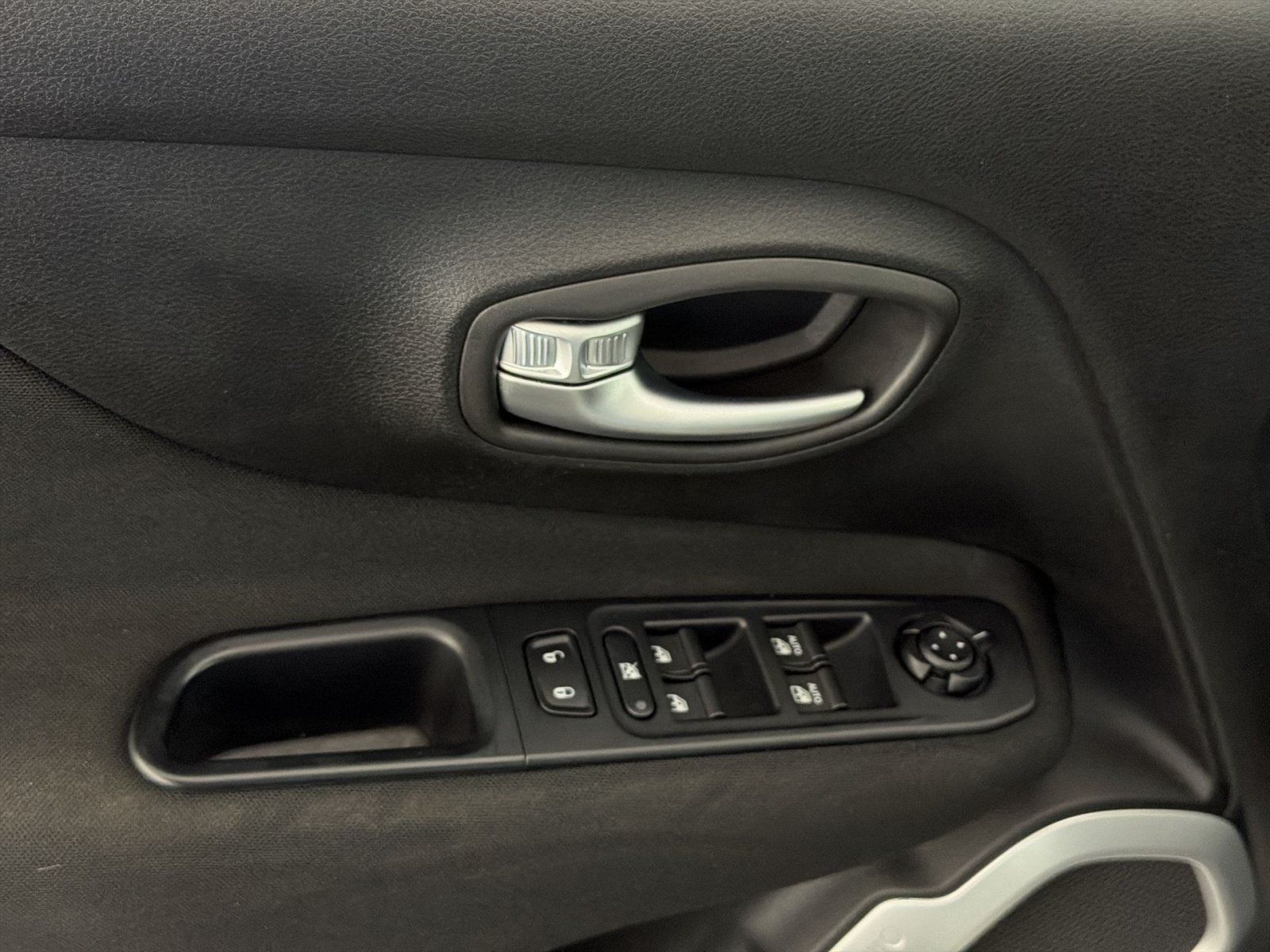 Used 2019 Jeep Renegade Sport AWD/4WD image 15