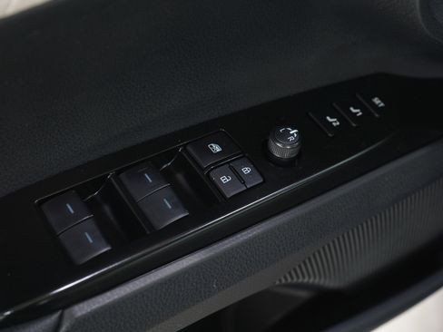 Used 2025 Toyota Camry XLE image 19