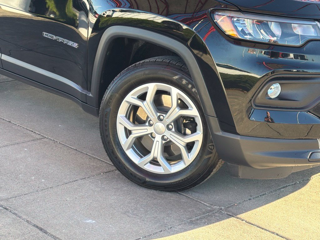 Used 2024 Jeep Compass Latitude AWD/4WD image 10