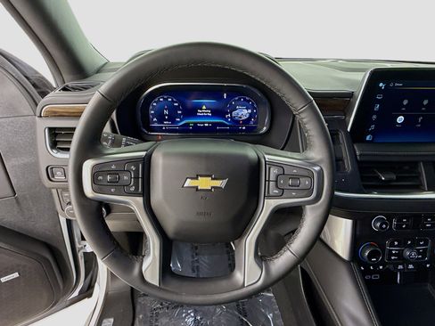 Used 2024 Chevrolet Suburban Premier image 11