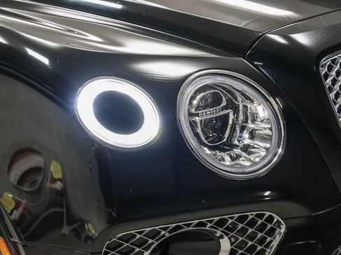 Used 2018 Bentley Bentayga AWD/4WD image 14