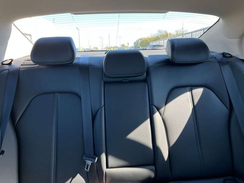 Used 2025 Genesis G70 2.5T image 38