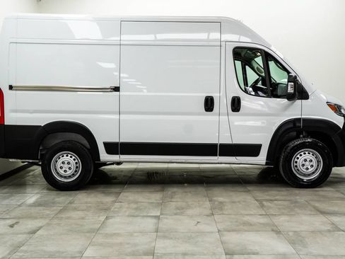 Used 2025 RAM ProMaster 2500 w/ Convenience Group FWD image 7