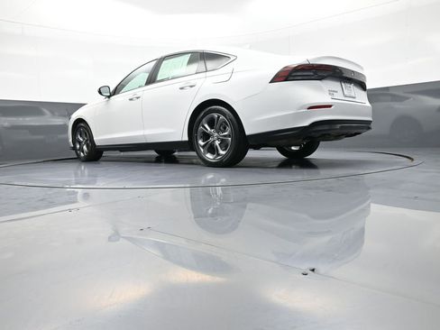 Certified 2023 Honda Accord EX image 32