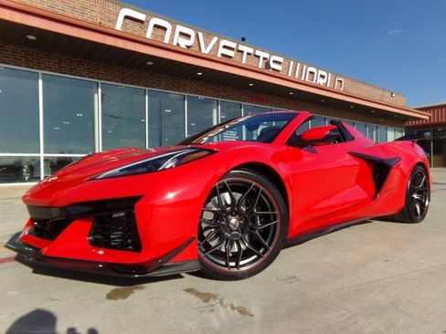Used 2025 Chevrolet Corvette Z06 image 1
