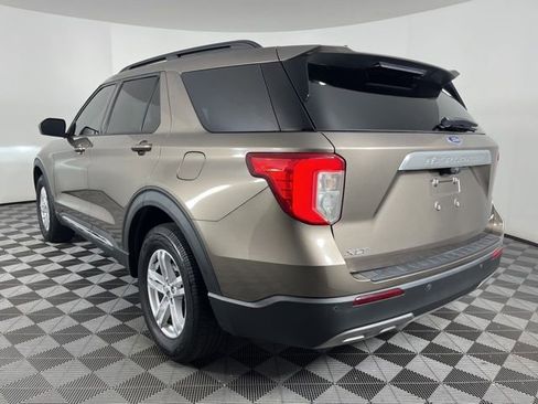Used 2021 Ford Explorer XLT w/ Equipment Group 202A image 7